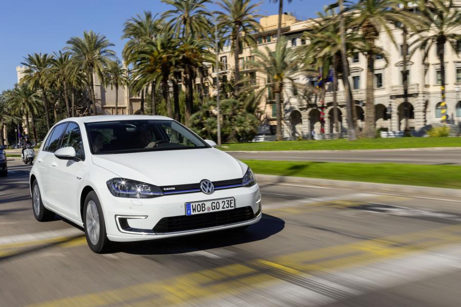  Volkswagen e-Golf 2017 года  (WW) (фото 27 из 49)